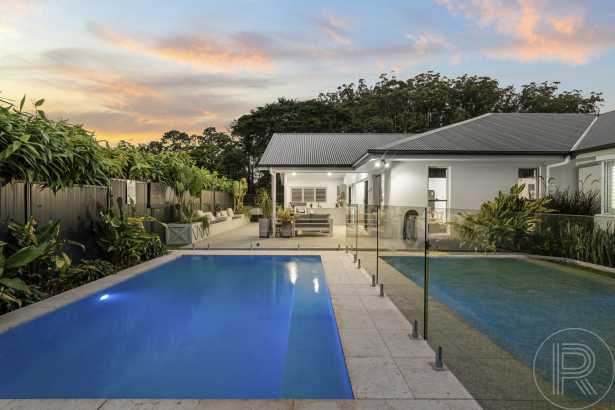 Luxury Family Retreat with Pool, Alfresco & Side Access