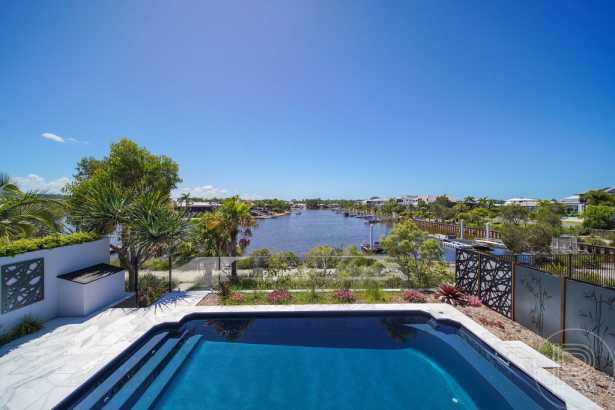 North-facing Canal Home - Not to be missed