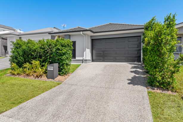 Contemporary Family Living in Tranquil Holmview