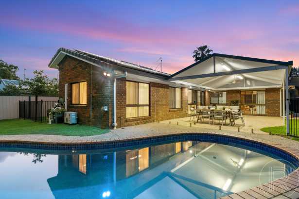 Family home on a sprawling 1,226m² in the Heart of Mountain Creek