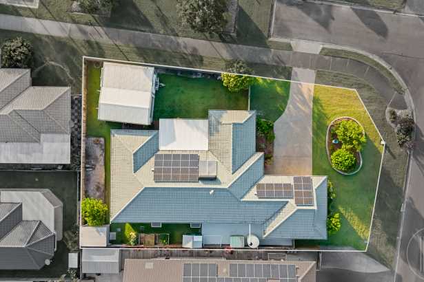 A Spacious Family Retreat Designed for Effortless Coastal Living