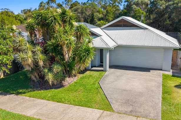 Spacious Family Living on 753m² – Room to Grow, Play & Entertain