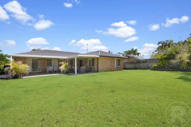 Spacious Family Living on 803m² in the Mountain Creek School Zone