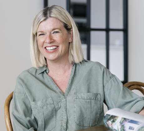 Justine Thomson photo