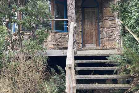 Peaceful haven on 1ha of bushland, next to Mt Wellington/kunanyi Park.
