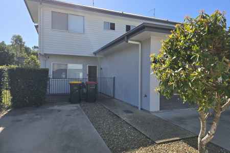 Contemporary 3BR townhouse in small complex with sparkling pool!
