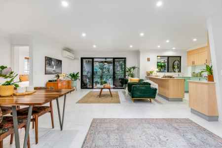 Stunning extra large Top Floor with tranquil forest views, plus third guest room