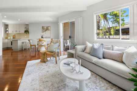 Contemporary Townhouse with outdoor entertaining and beachside living