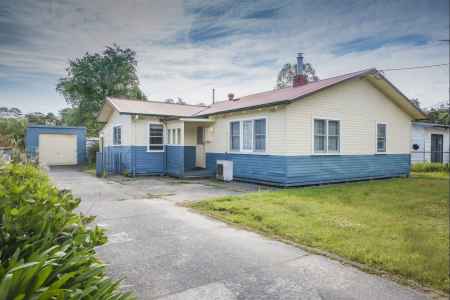 Fully furnished neat and tidy 3 bedroom home with high rental return