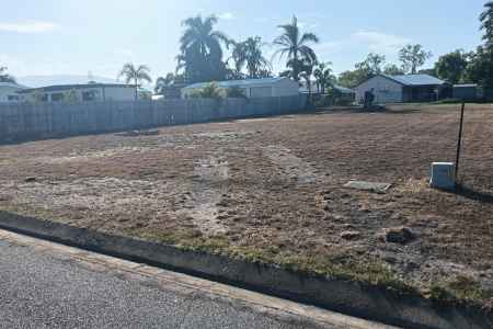 Large 899 sqm house block. Only100 meters to beach access.k.