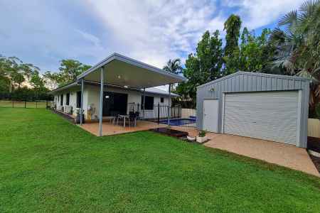 Modern Family Living in a Quiet Cul-de-Sac