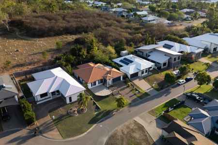 Prime Douglas Location – 3 Minutes to JCU & University Hospital