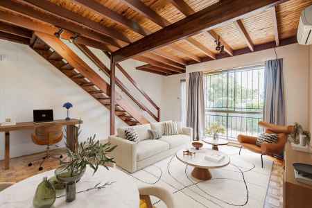 Neat & Tidy Townhouse Full of Potential in the Heart of Daisy Hill