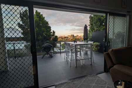 Stylish 2-Bedroom Apartment with City Views & Secure Parking – Prime Location!