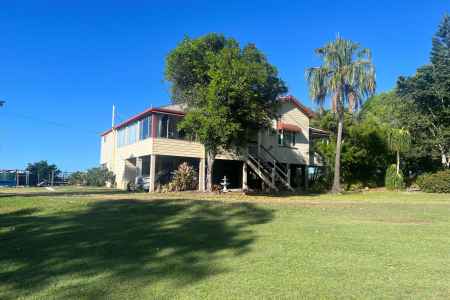 IDYLLIC LIFESTYLE PROPERTY 36.8 ACRES WITH 2 x QUEENSLANDERS