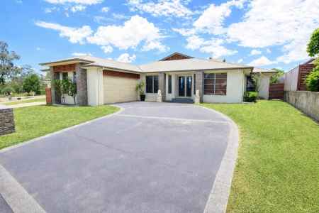 Spacious 5 Bedroom Home in a Quiet Ross Hill Cul-de-sac