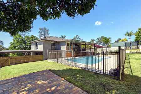 Big Block (976m²) + Pool + Balcony + Flexible Bonus Space — Huge Carport & Room to Grow