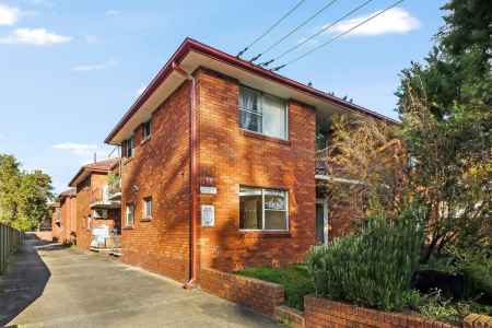 Unbeatable Location Steps From Train Station