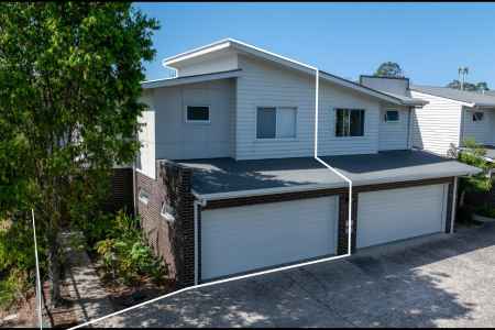 4 Bed ,2 Bath , Double Garage , Expansive Outdoor Living Townhouse For Sale