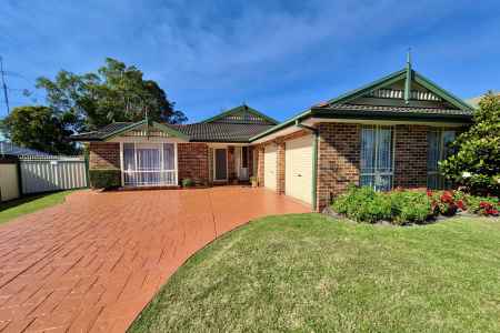 Spacious 4 Bedroom Home on a large 1138m2 block with detached 95m2 garage/workshop.