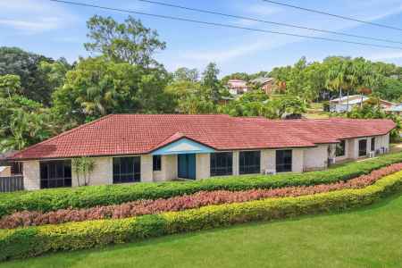 Spacious Dual-Living Opportunity in sought after Cooee Bay