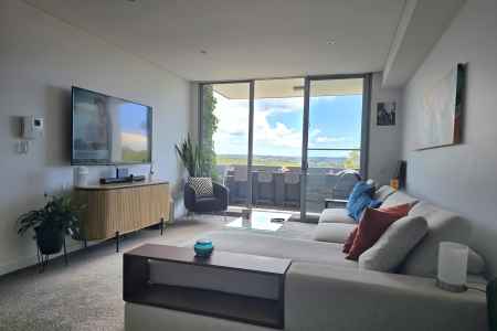 Modern oversized 1 bed Apartment with amazing views!