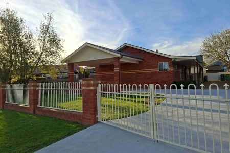 Lifestyle, space and family comfort in this 3 bedroom, brick veneer, house on a 798 square metre block