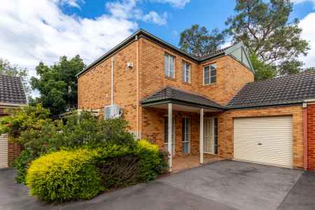 Freestanding townhouse in a private and quiet location
