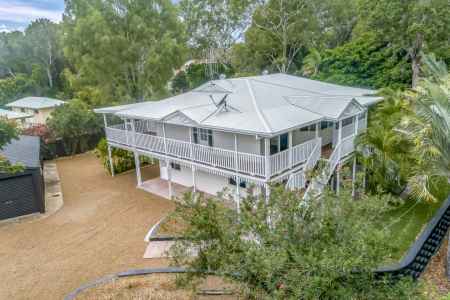 Idyllic home on half acre a stones throw from the beach.