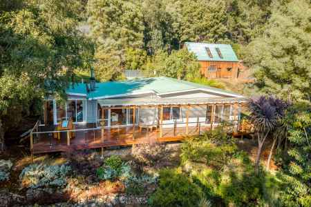Stunning 15-Acre Lifestyle Property Just 25 Minutes South of Hobart!