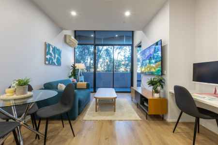 Corner Apartment on City Fringe - Perfect Location and Lifestyle