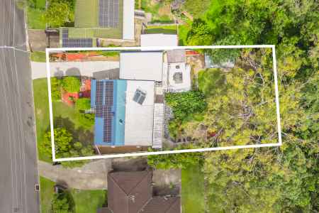 BIG BLOCK & RENOVATED HOME...NEED WE SAY MORE?