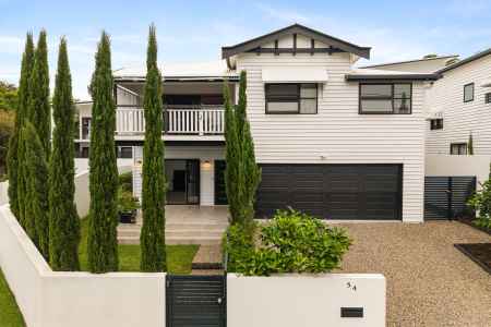 RENOVATED QUEENSLANDER ON A SMALL LOT-265m2