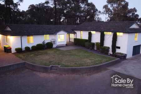 Spacious Family Retreat with Bushland Views - Perfect for Multigenerational Living