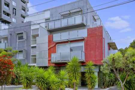 Prime Box Hill Location: Steps from the Station & Box Hill Institute – High-Yield Investment Opportunity!