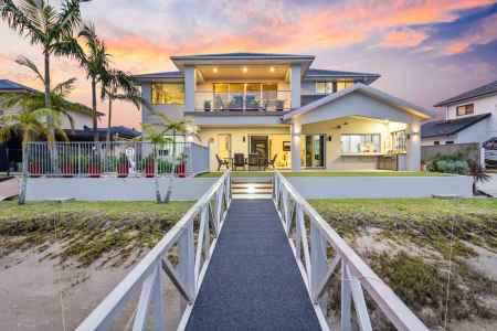 Luxurious Waterfront Living – 9 Mainsail Place, West Ballina