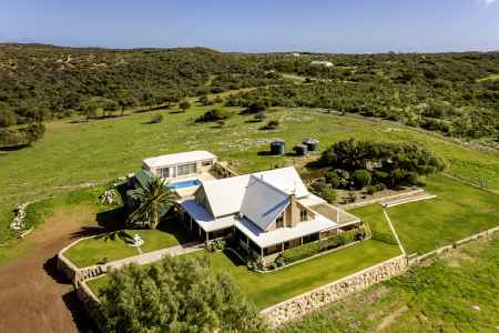 Coastal Hobby Farm Oasis - 15km South of Geraldton