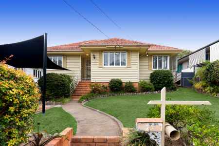 Character Bungalow family home in sought after Tarragindi with endless opportunities.
