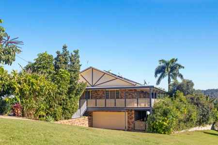 Golf Course Estate - Spacious Family Home with Dual Living Potential