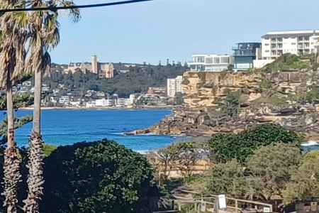 Freshwater Beach View 2 Bedroom Unit with lock-up Garage