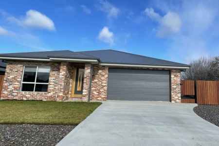 Contemporary Comfort Meets Quiet Country Living