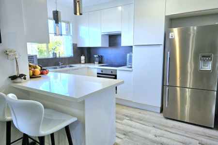 Deluxe Apartment In Prized Location