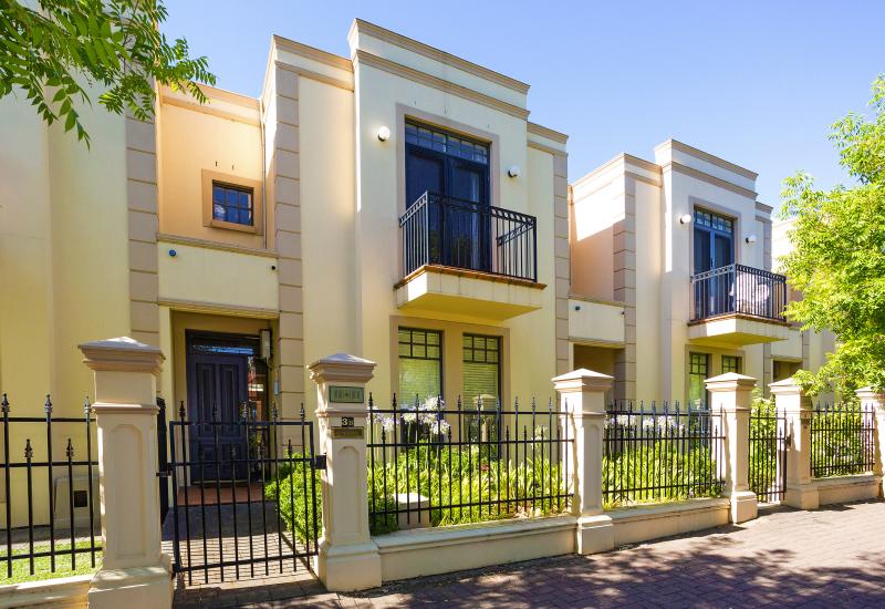 Sensational City Fringe Location!