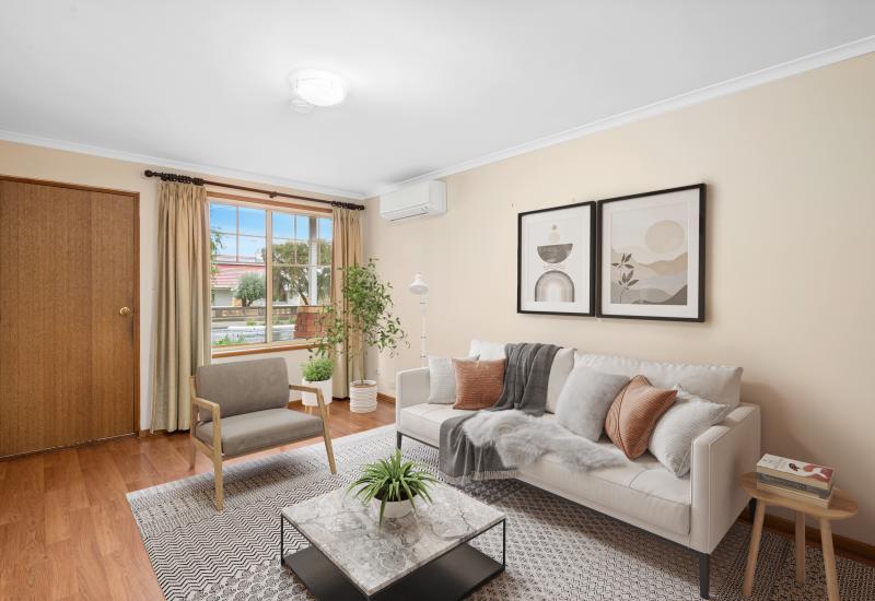 Courtyard Style Home Unit within Walking Distance to Kmart and Coles