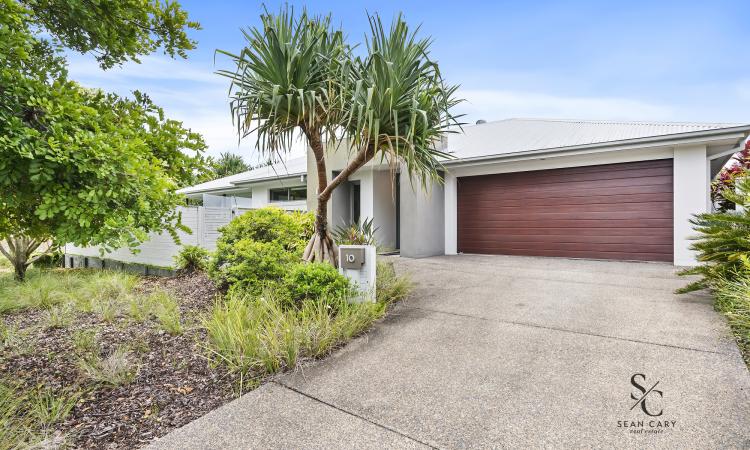 Stylish & Contemporary Noosa Residence