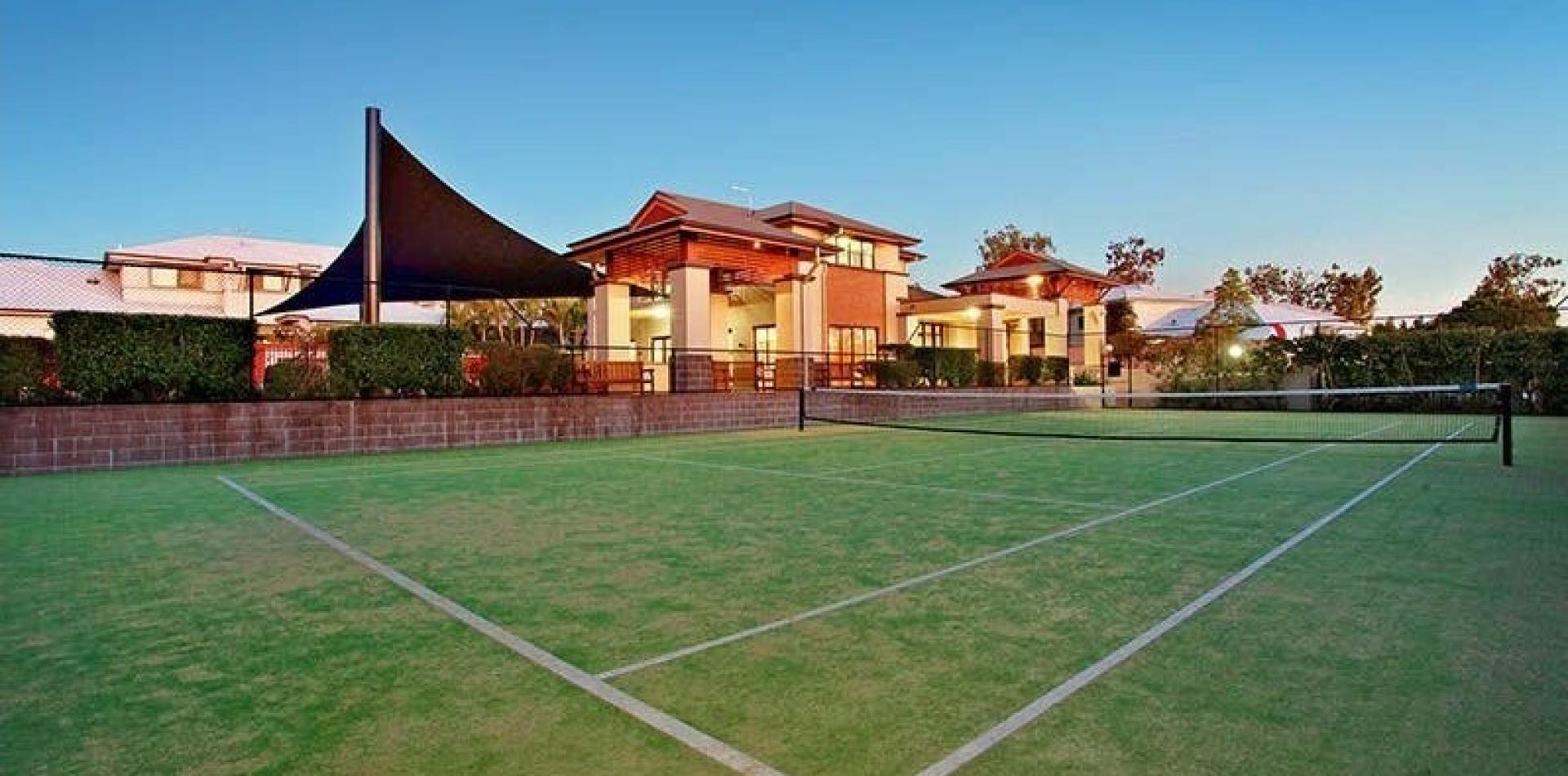 Executive Style Living in Central Parklands Selling Homes