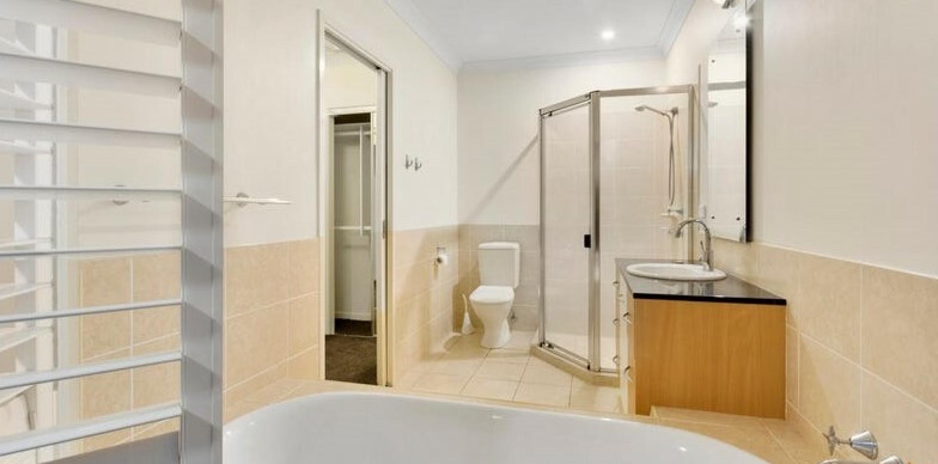 Executive Style Living in Central Parklands Selling Homes