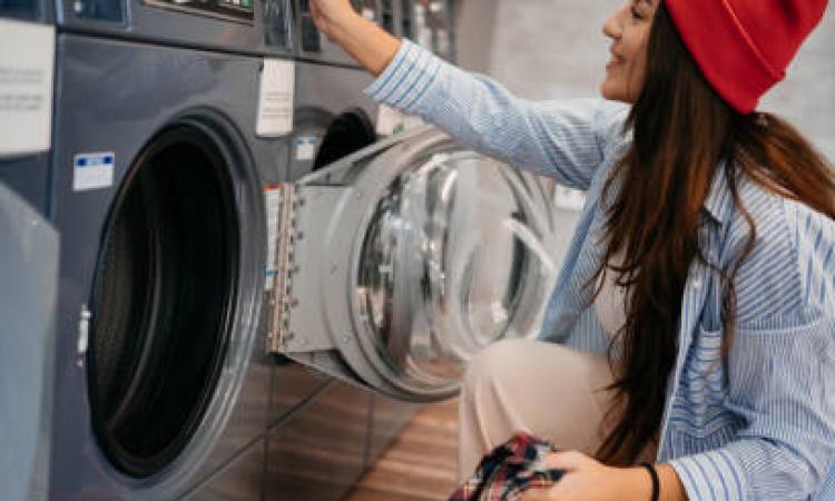Coin and service laundry for sale in Bayside area