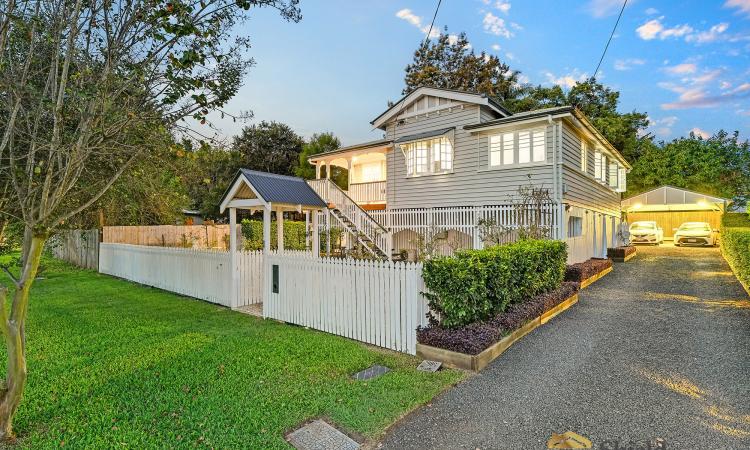 1920's RENOVATED QUEENSLANDER CALLING YOU TO "COME HOME"......
