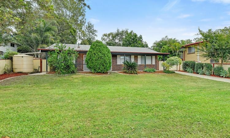 RENOVATED IN REDBANK PLAINS WITH POOL & FIREPLACE !